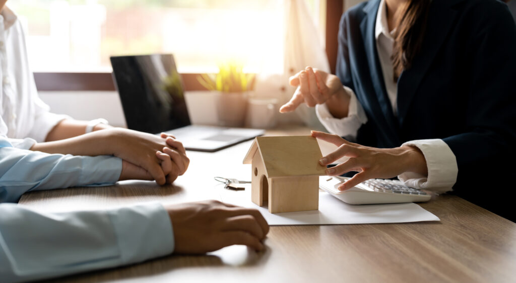 sales agents offer interest rate contracts on home 2022 09 12 17 53 04 utc